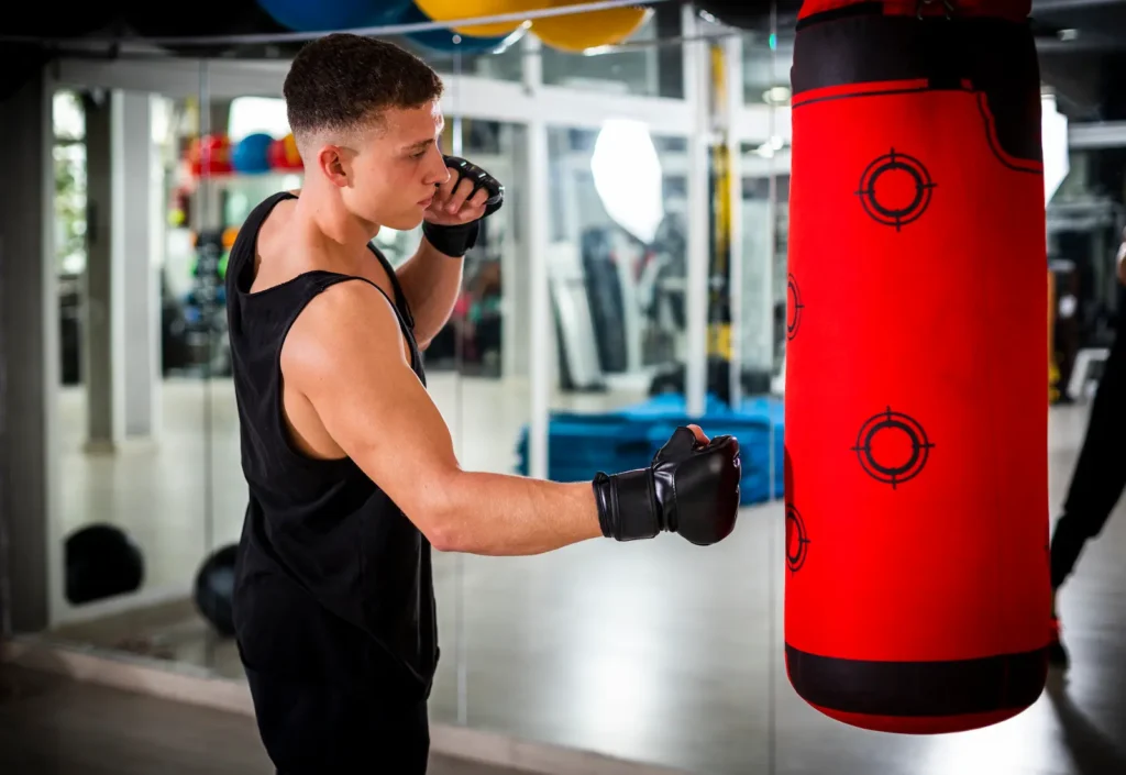 Cómo Golpear el Saco de Boxeo