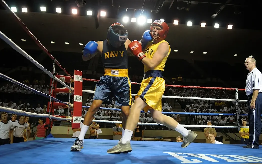 dos boxeadores en el ring